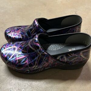 Dansko XP20 clogs. Worn a free times! Great condition!